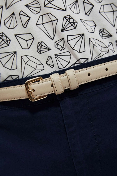 Gładki pasek z klamrą beżowy