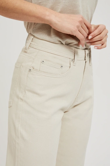 Bawełniane jeansy z prostą nogawką beżowe