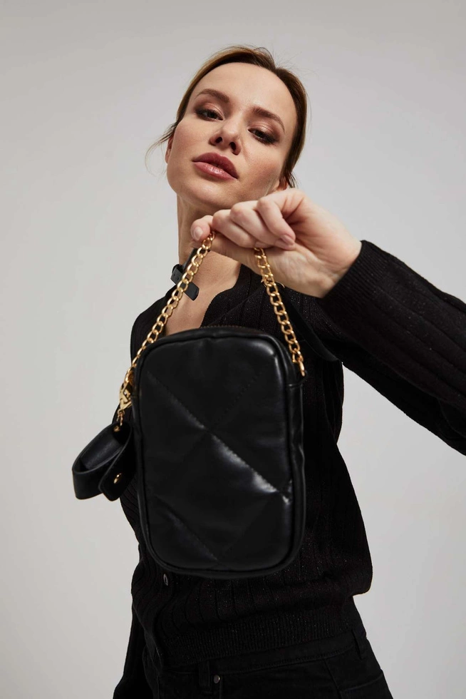 Pikowana torebka z łańcuszkiem czarna