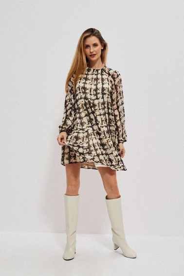 sukienka z wzorzystym printem i falbaną