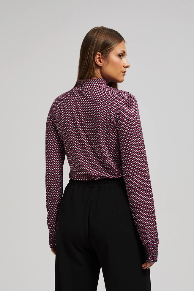Wzorzysta bluzka z półgolfem fuksjowa