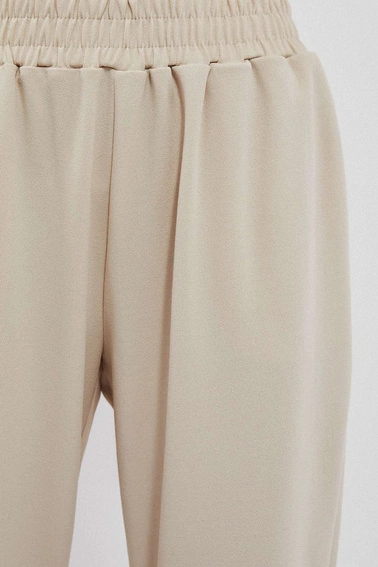 Gładkie dresowe spodnie piaskowe