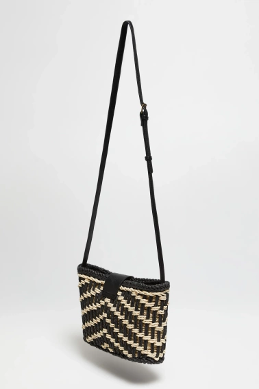 Słomkowa torebka czarna