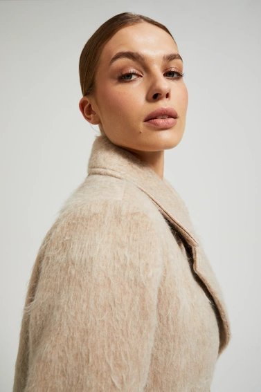 Dwurzędowy płaszcz z kołnierzem beżowy