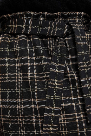 Spódnica w kratę z wiązaniem