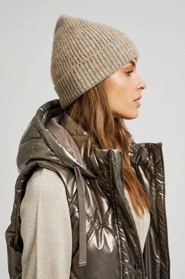 Czapka z metaliczną nitką beżowa