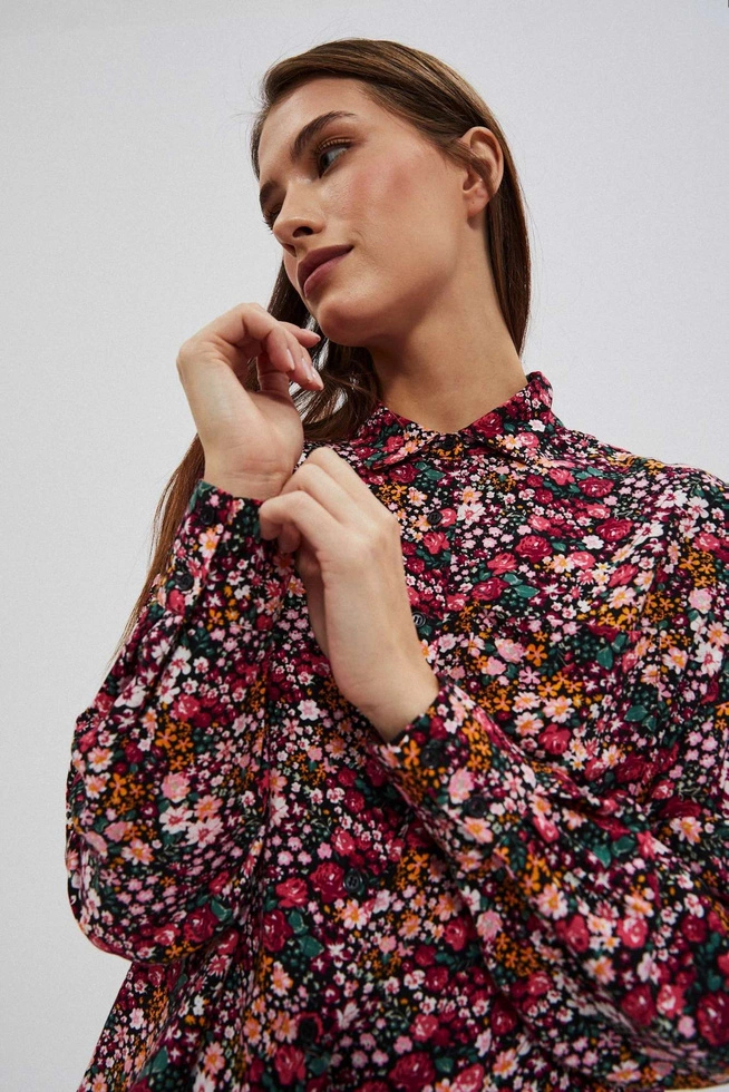 Koszula ze wzorem kwiatów i długimi rękawami czarna