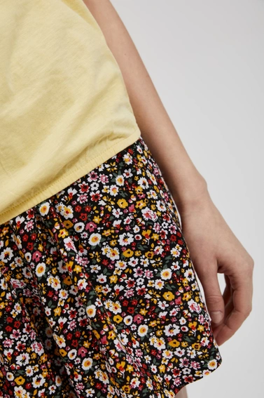 Bluzka z kieszonką i podwijanymi rękawami żółta