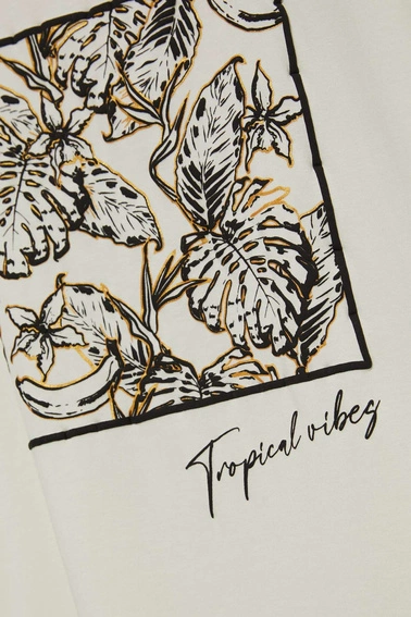 T-shirt z roślinnym nadrukiem perłowy