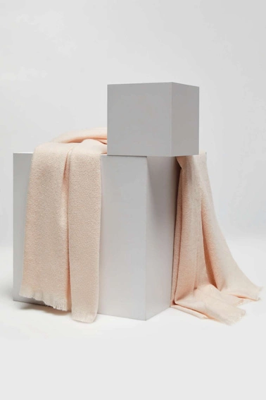 Gładki szalik pudrowo-różowy