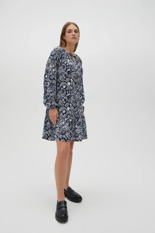 Wiskozowa sukienka z wzorem paisley granatowa