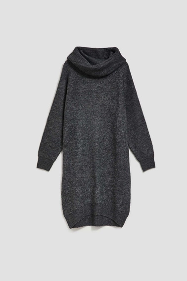 Swetrowa sukienka z golfem grafitowa