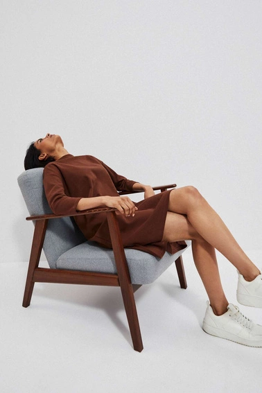 Prosta sukienka kasztanowa