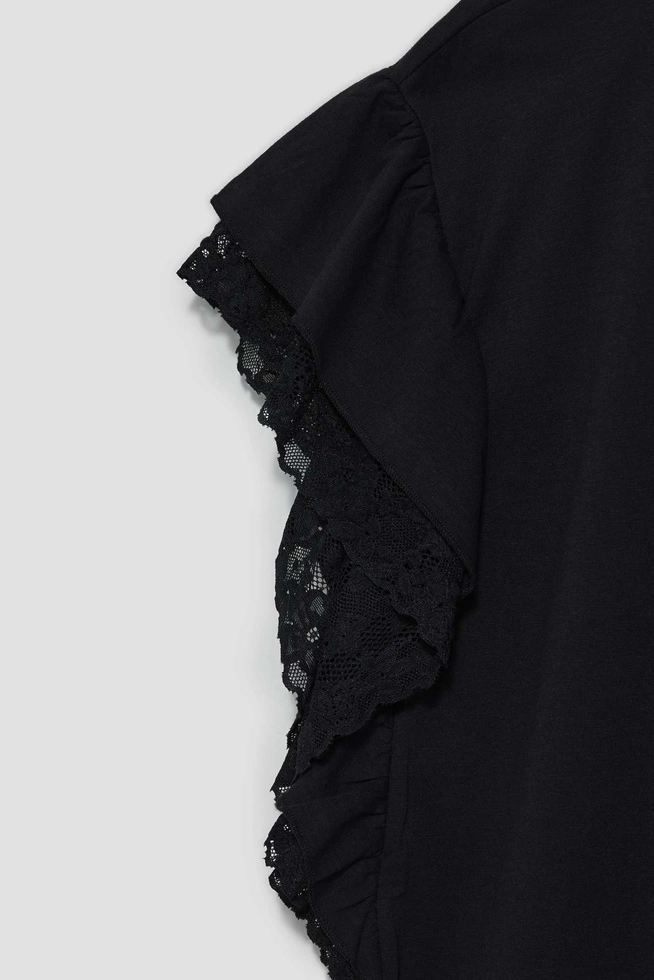 Bluzka z falbaną na ramionach czarna