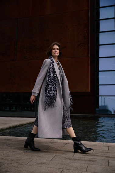 Długi płaszcz szary