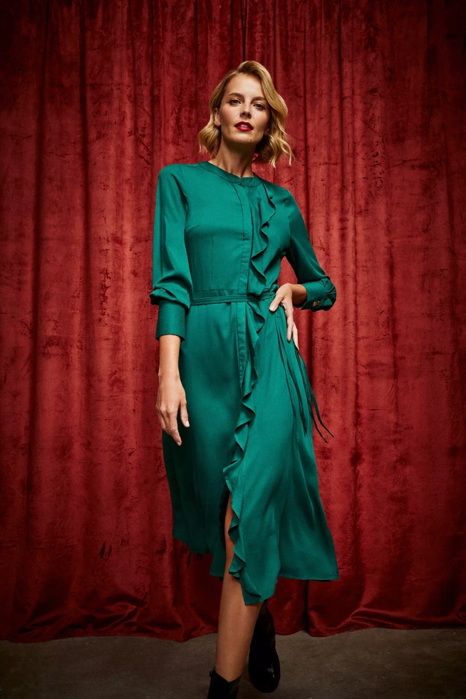 Sukienka midi z falbaną szmaragdowa