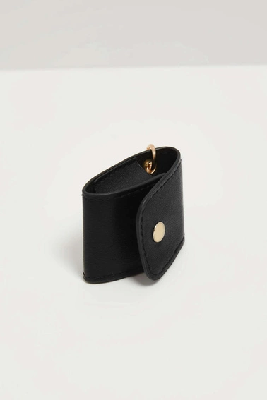 Pikowana torebka z łańcuszkiem czarna