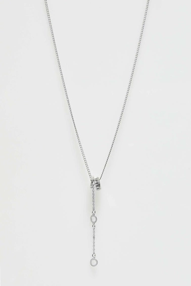Naszyjnik z zawieszką w kolorze srebrnym