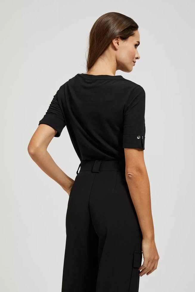 Gładki t-shirt z podwijanymi rękawami czarny