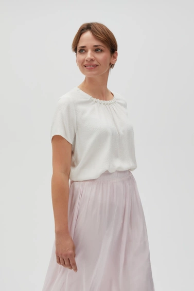 Koszula z ozdobnym dekoltem biała