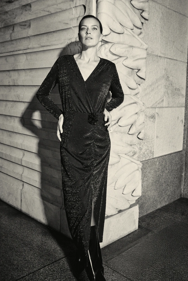 Sukienka maxi z rozcięciem czarna