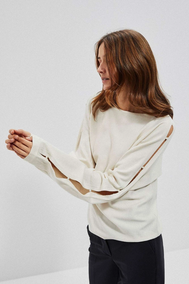 Sweter z ozdobnymi rękawami