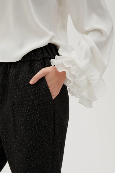 Spodnie ozdobione metaliczną nitką czarne