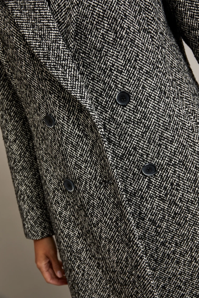 Płaszcz w delikatną jodełkę czarny