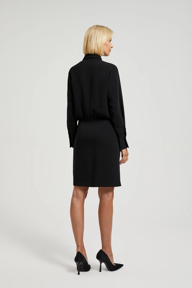 Sukienka z marszczeniem na biodrach czarna