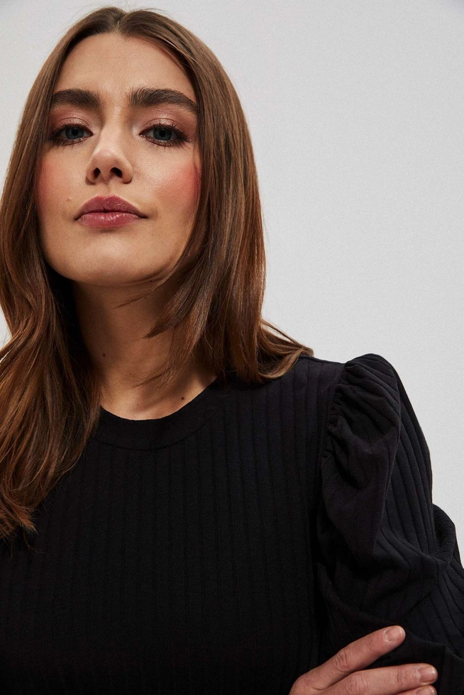 Bluzka z bufiastymi rękawami i okrągłym dekoltem czarna