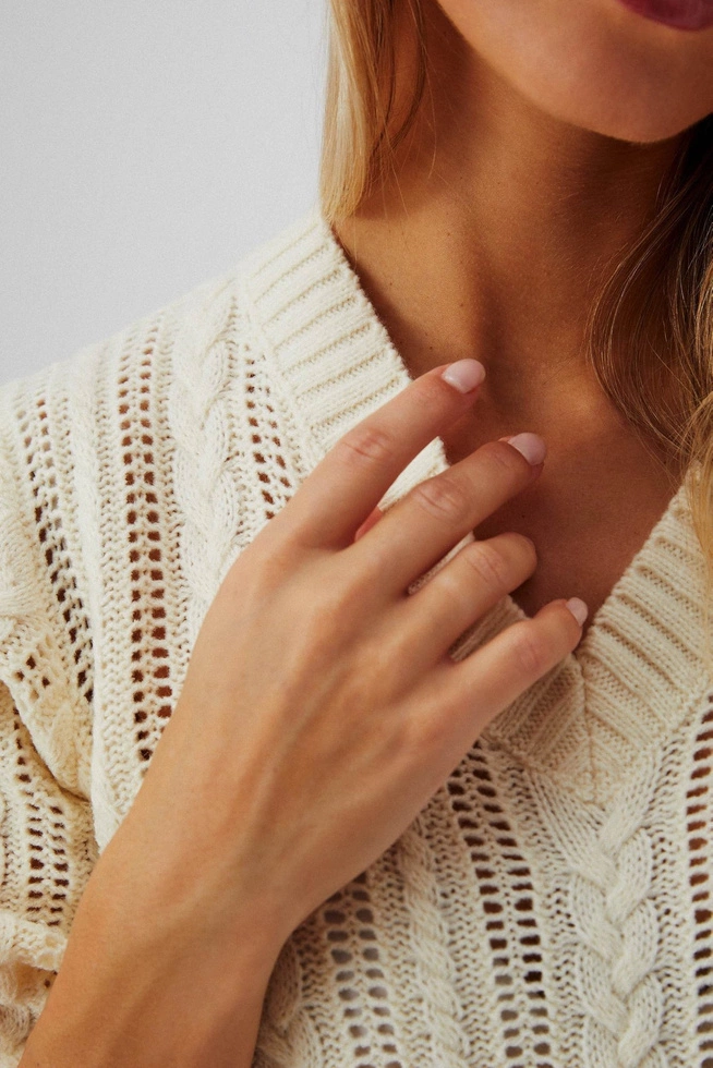 Sweter ze wzorem warkocza