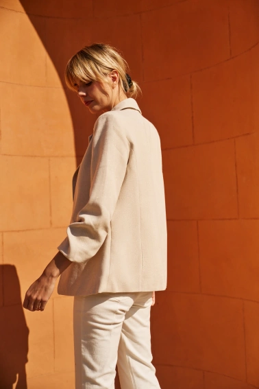 Marynarka z marszczonymi rękawami 3/4 beżowa