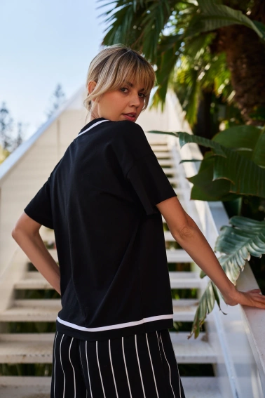 Bawełniana bluzka z dekoltem w serek czarna