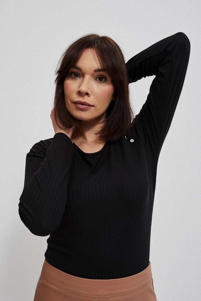 Bluzka z prążkowanej dzianiny z ozdobnymi guzikami czarna