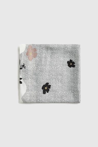 Apaszka w kwiaty czarna