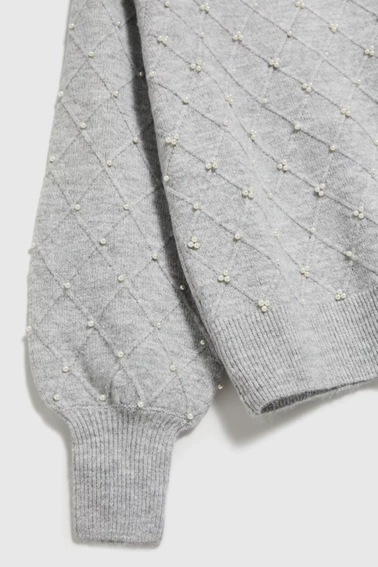 Sweter z bufiastymi rękawiami