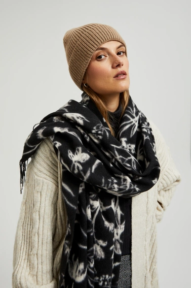 Ciepła czapka z prążkowanego materialu beżowa