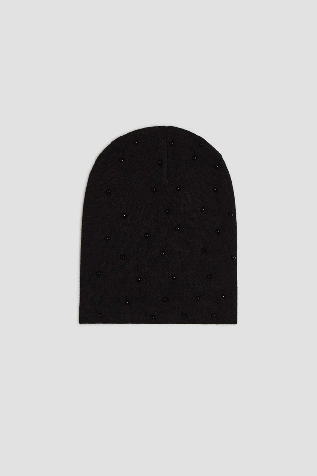 Czapka z ozdobnymi koralikami czarna