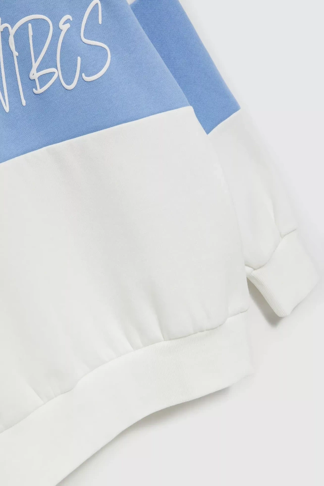 Bluza z napisem wkładana przez głowę biała