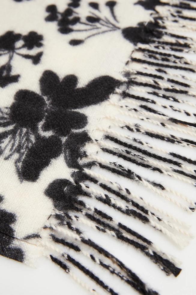 Szalik w kwiaty biały