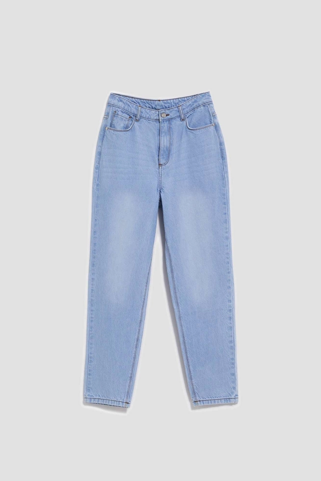 Jeansy mom fit z wysokim stanem błękitne