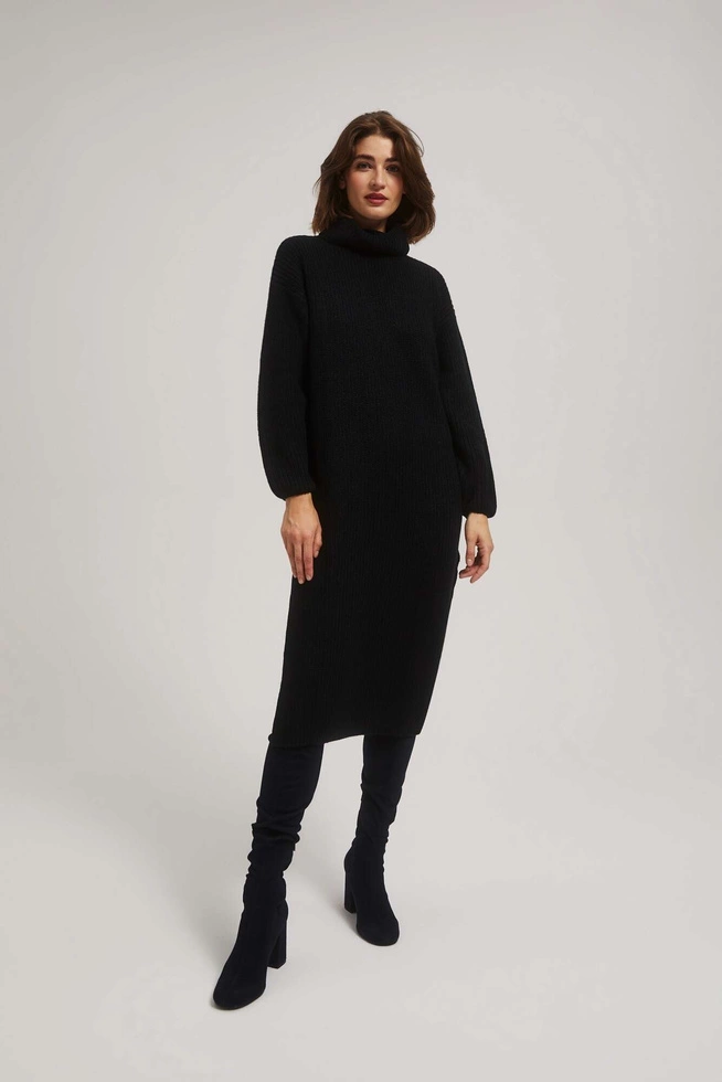 Swetrowa sukienka z golfem czarna