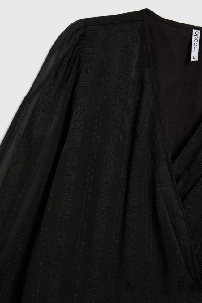 Elegancka koszula z dekoltem w serek czarna