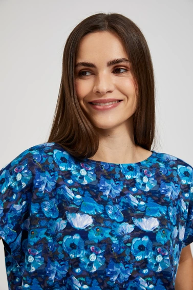 Bluzka w kwiaty niebieska