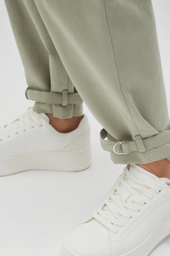 Gładkie spodnie oliwkowe