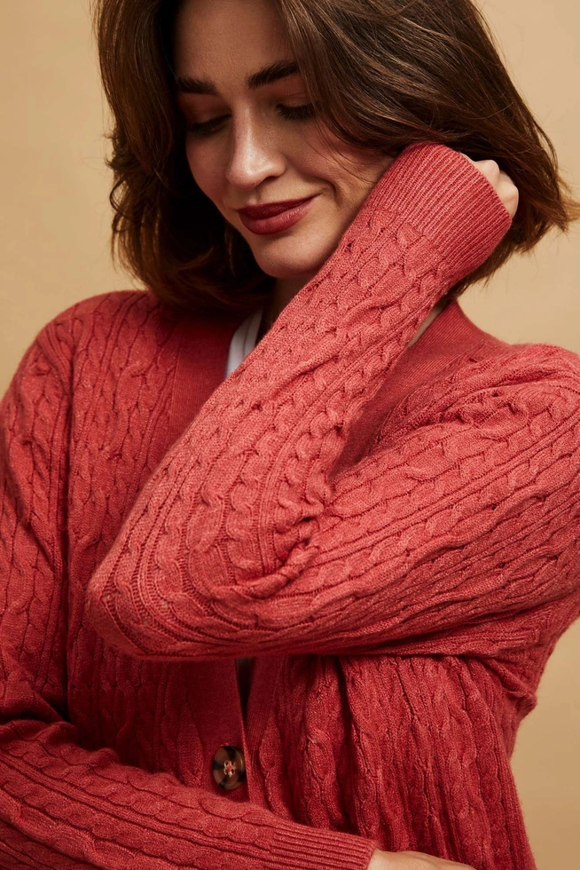 Długi kardigan malinowy