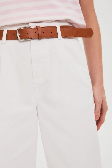 Jeansy z szerokimi nogawkami białe