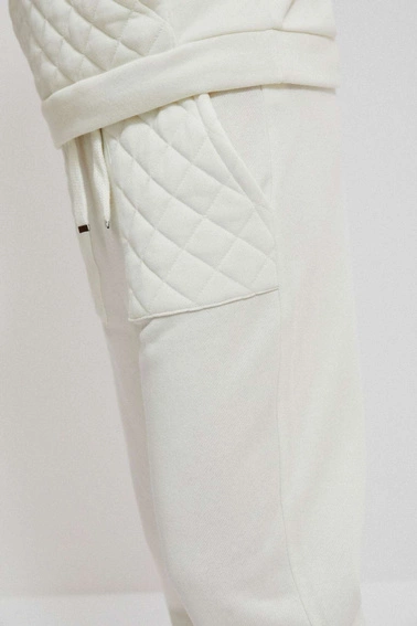 Spodnie dresowe z pikowanymi kieszeniami