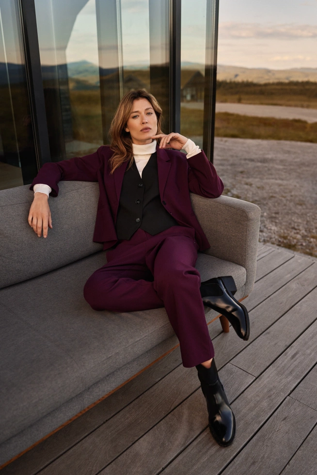 Gładkie spodnie burgundowe