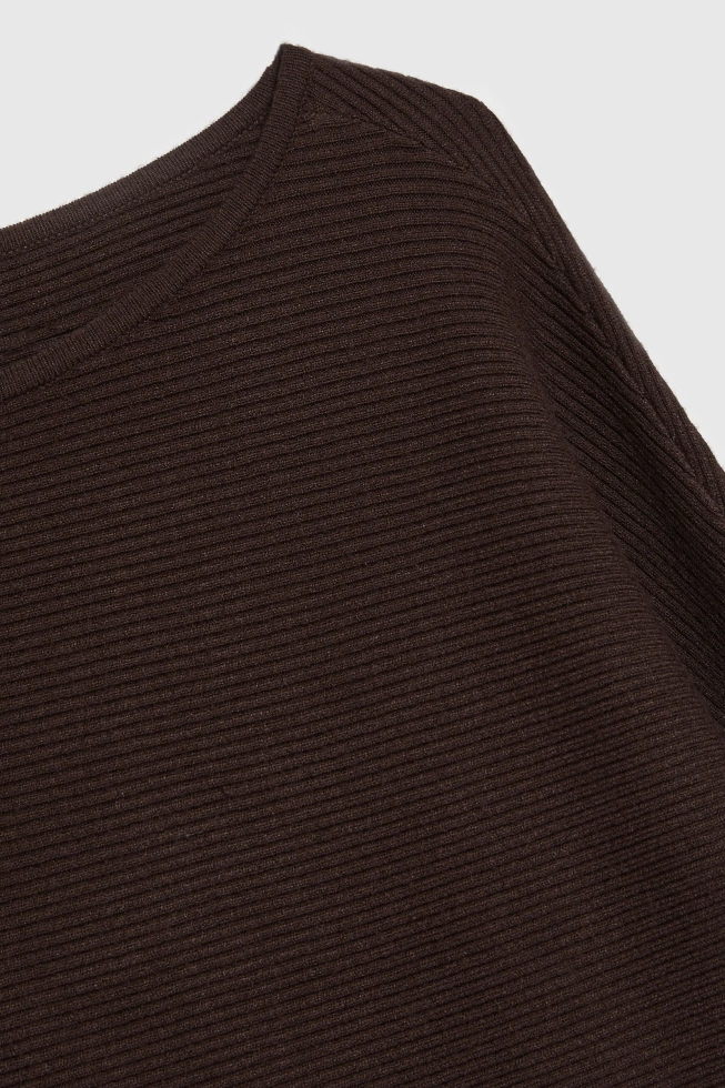 Prążkowany sweter brązowy